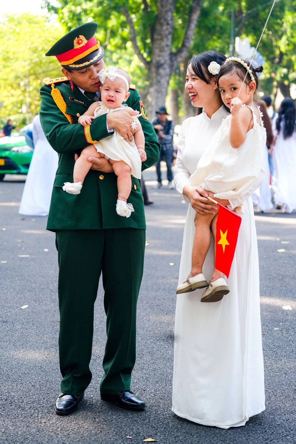 Thủ đô trong tầm nhìn thế kỷ: Tất cả vì một đất nước hùng cường hơn, một Hà Nội đẹp hơn và mỗi người dân hạnh phúc hơn- Ảnh 12.