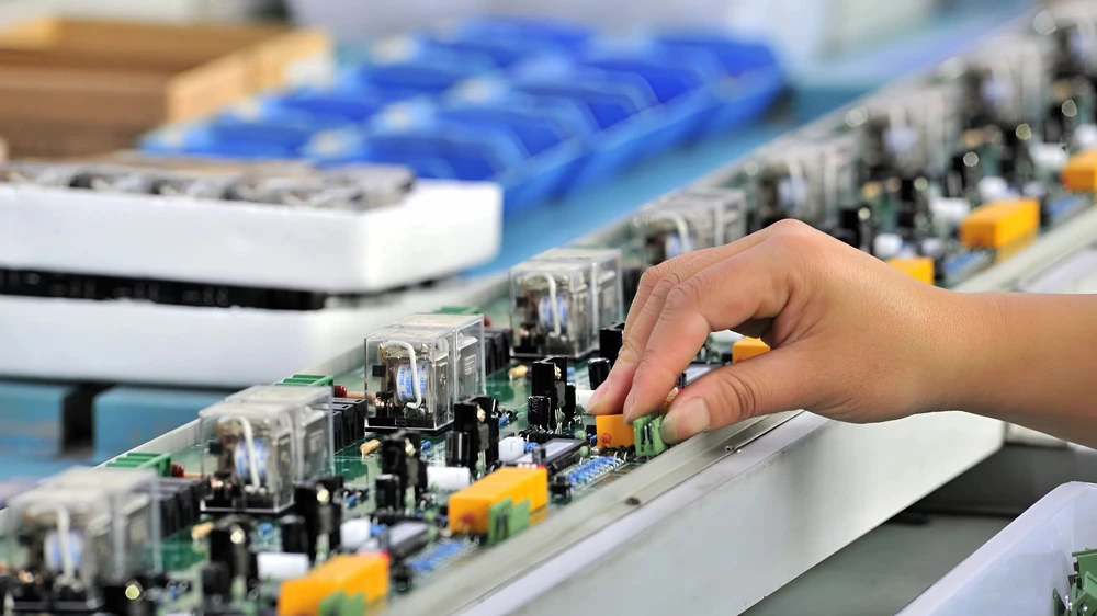 GS.TS. Lê Hồng Hạnh: “Đã đến lúc doanh nghiệp Việt tự mình xoay trục, đón gió Đông để vươn lên” - Ảnh 4.