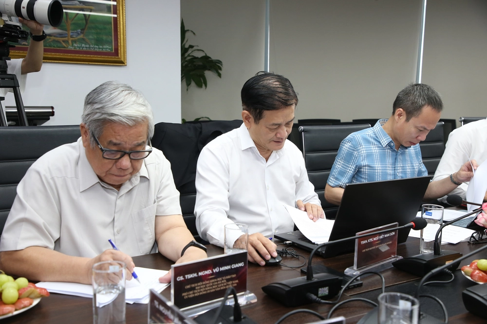 Họp Hội đồng Chung khảo Giải thưởng Quốc gia Bất động sản Việt Nam lần thứ II: Đánh giá khách quan, toàn diện để tìm ra những "viên ngọc" xứng đáng vinh danh- Ảnh 7. Họp Hội đồng Chung khảo Giải thưởng Quốc gia Bất động sản Việt Nam lần thứ II: Đánh giá khách quan, toàn diện để tìm ra những "viên ngọc" xứng đáng vinh danh- Ảnh 7.
