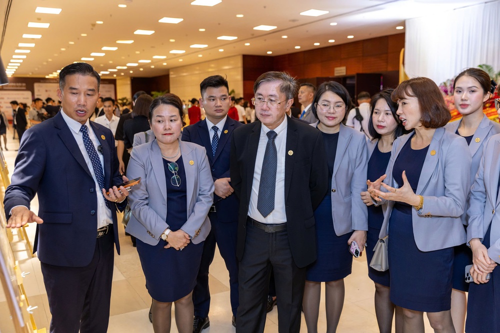 Lễ trao Giải thưởng Quốc gia Bất động sản Việt Nam lần thứ II: Vinh danh những thương hiệu xuất sắc nhất, định hình chuẩn mực phát triển mới- Ảnh 5. Lễ trao Giải thưởng Quốc gia Bất động sản Việt Nam lần thứ II: Vinh danh những thương hiệu xuất sắc nhất, định hình chuẩn mực phát triển mới- Ảnh 5.