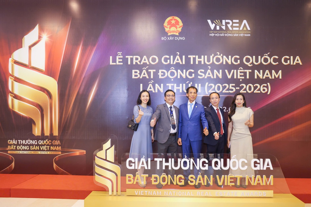 Lễ trao Giải thưởng Quốc gia Bất động sản Việt Nam lần thứ II: Vinh danh những thương hiệu xuất sắc nhất, định hình chuẩn mực phát triển mới- Ảnh 33. Lễ trao Giải thưởng Quốc gia Bất động sản Việt Nam lần thứ II: Vinh danh những thương hiệu xuất sắc nhất, định hình chuẩn mực phát triển mới- Ảnh 33.
