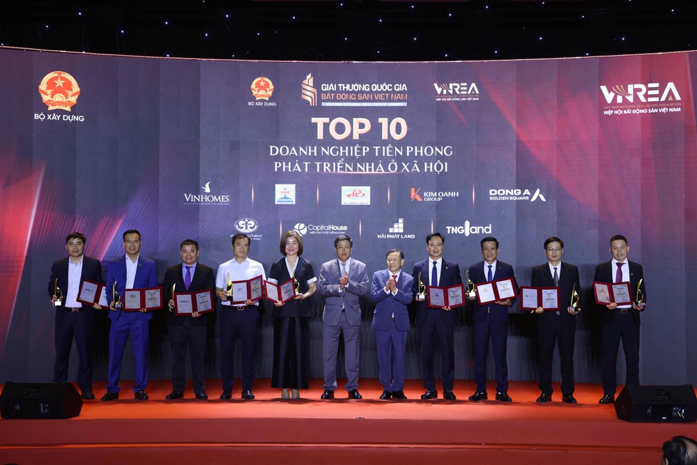 Lễ trao Giải thưởng Quốc gia Bất động sản Việt Nam lần thứ II: Vinh danh những thương hiệu xuất sắc nhất, định hình chuẩn mực phát triển mới- Ảnh 15. Lễ trao Giải thưởng Quốc gia Bất động sản Việt Nam lần thứ II: Vinh danh những thương hiệu xuất sắc nhất, định hình chuẩn mực phát triển mới- Ảnh 15.