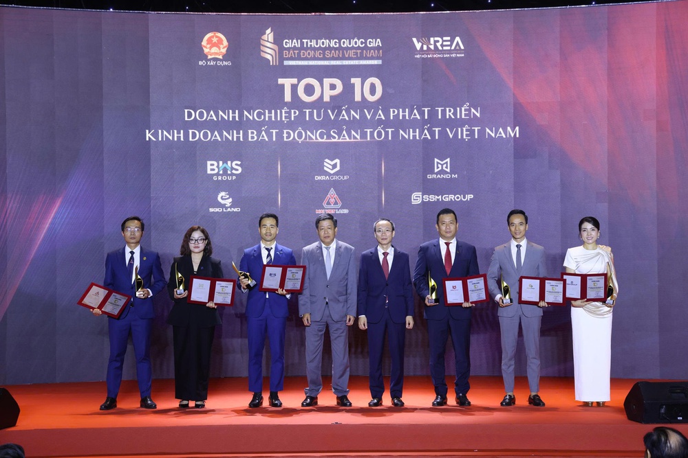 Lễ trao Giải thưởng Quốc gia Bất động sản Việt Nam lần thứ II: Vinh danh những thương hiệu xuất sắc nhất, định hình chuẩn mực phát triển mới- Ảnh 21. Lễ trao Giải thưởng Quốc gia Bất động sản Việt Nam lần thứ II: Vinh danh những thương hiệu xuất sắc nhất, định hình chuẩn mực phát triển mới- Ảnh 21.