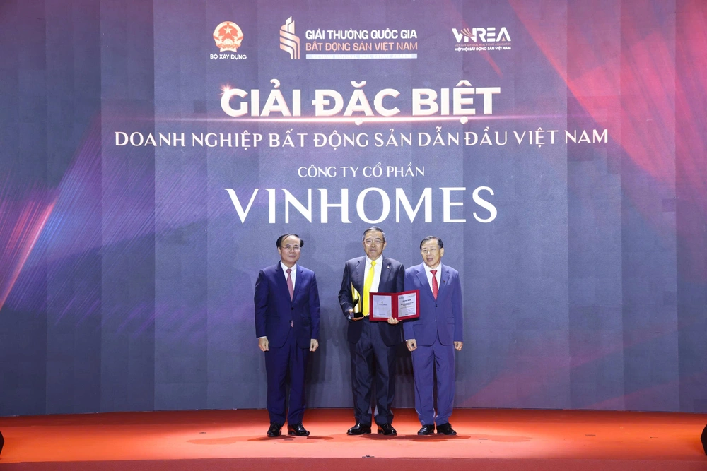 Lễ trao Giải thưởng Quốc gia Bất động sản Việt Nam lần thứ II: Vinh danh những thương hiệu xuất sắc nhất, định hình chuẩn mực phát triển mới- Ảnh 11. Lễ trao Giải thưởng Quốc gia Bất động sản Việt Nam lần thứ II: Vinh danh những thương hiệu xuất sắc nhất, định hình chuẩn mực phát triển mới- Ảnh 11.