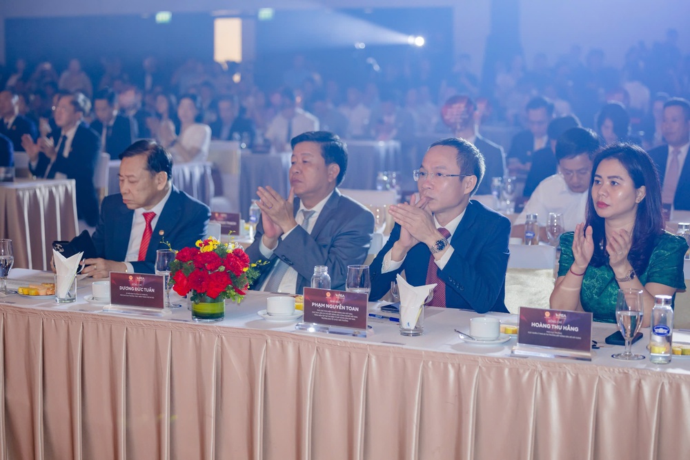 Lễ trao Giải thưởng Quốc gia Bất động sản Việt Nam lần thứ II: Vinh danh những thương hiệu xuất sắc nhất, định hình chuẩn mực phát triển mới- Ảnh 4. Lễ trao Giải thưởng Quốc gia Bất động sản Việt Nam lần thứ II: Vinh danh những thương hiệu xuất sắc nhất, định hình chuẩn mực phát triển mới- Ảnh 4.