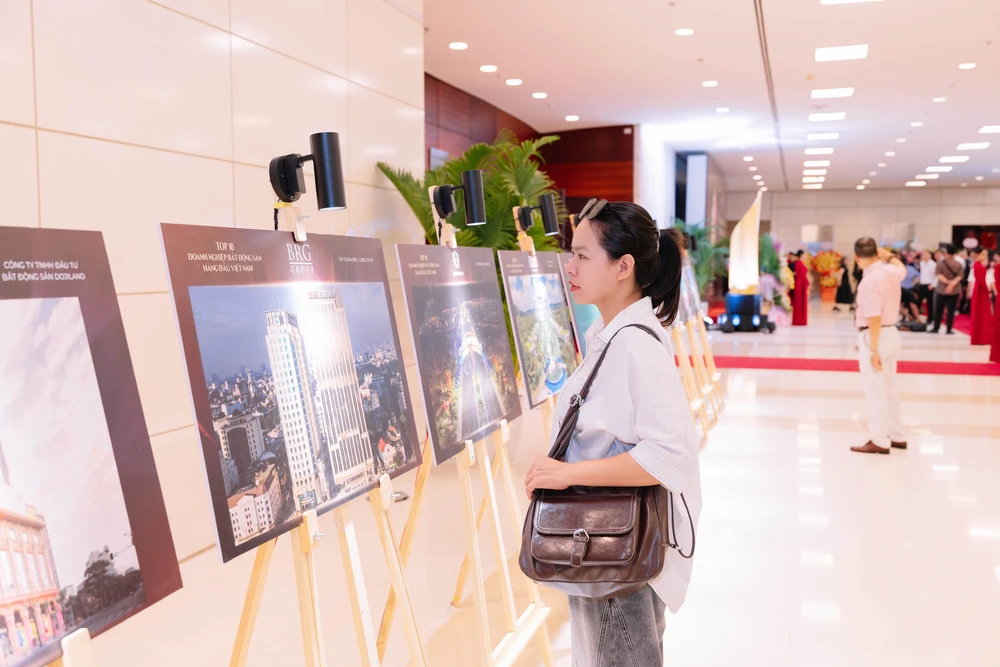Nhìn lại những hình ảnh ấn tượng tại Lễ trao Giải thưởng Quốc gia Bất động sản Việt Nam lần thứ II- Ảnh 31.