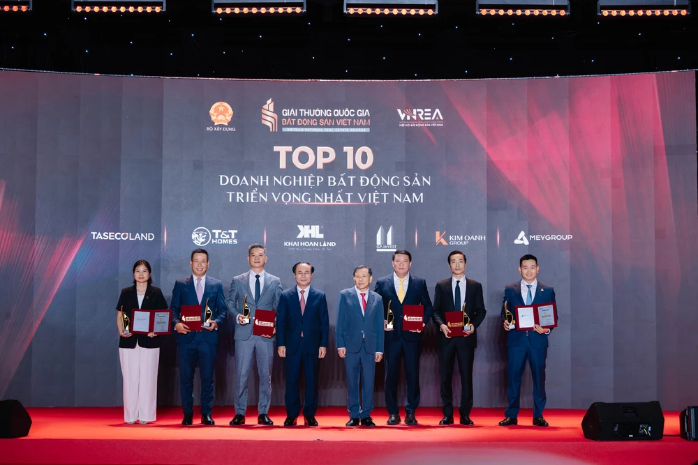 Nhìn lại những hình ảnh ấn tượng tại Lễ trao Giải thưởng Quốc gia Bất động sản Việt Nam lần thứ II- Ảnh 51.