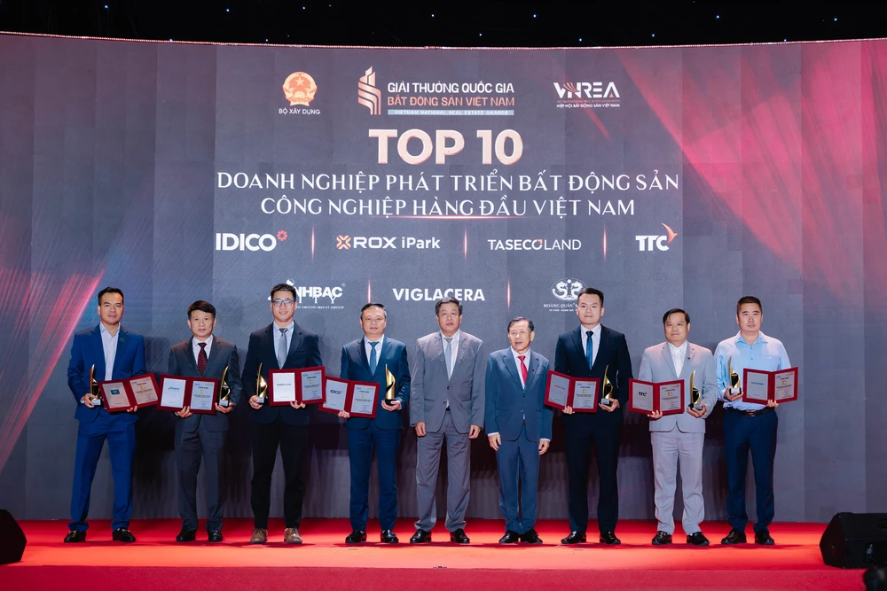 Nhìn lại những hình ảnh ấn tượng tại Lễ trao Giải thưởng Quốc gia Bất động sản Việt Nam lần thứ II- Ảnh 45.
