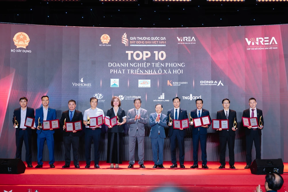 Nhìn lại những hình ảnh ấn tượng tại Lễ trao Giải thưởng Quốc gia Bất động sản Việt Nam lần thứ II- Ảnh 42.