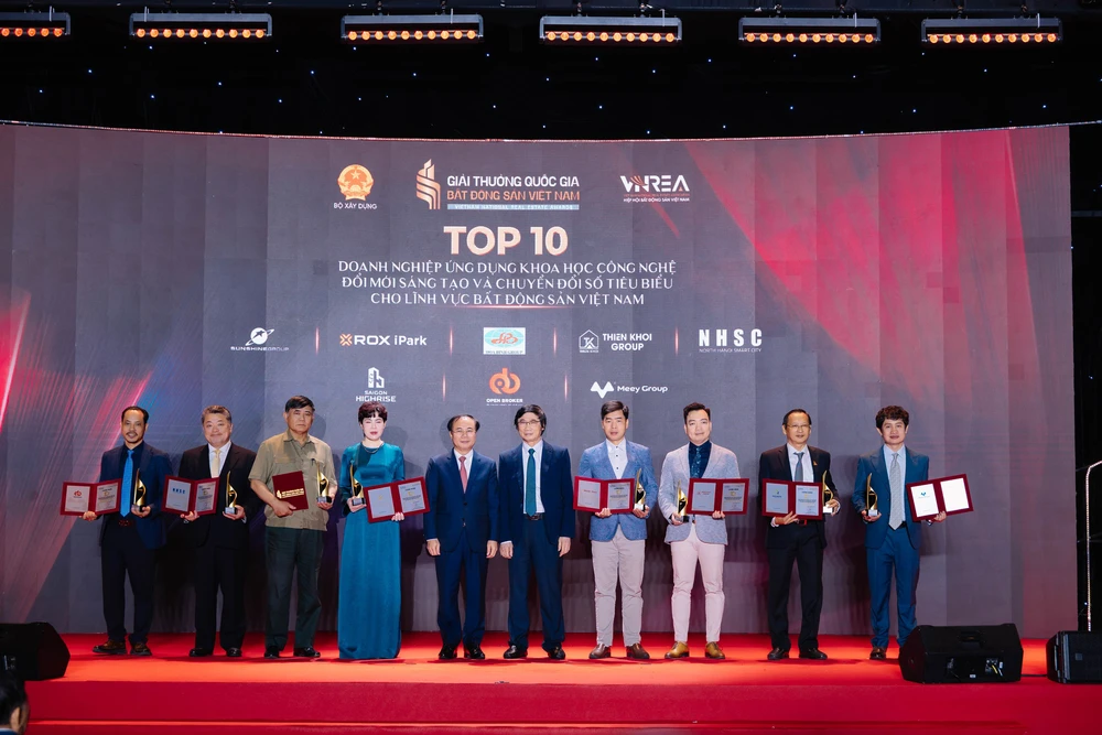 Nhìn lại những hình ảnh ấn tượng tại Lễ trao Giải thưởng Quốc gia Bất động sản Việt Nam lần thứ II- Ảnh 46.