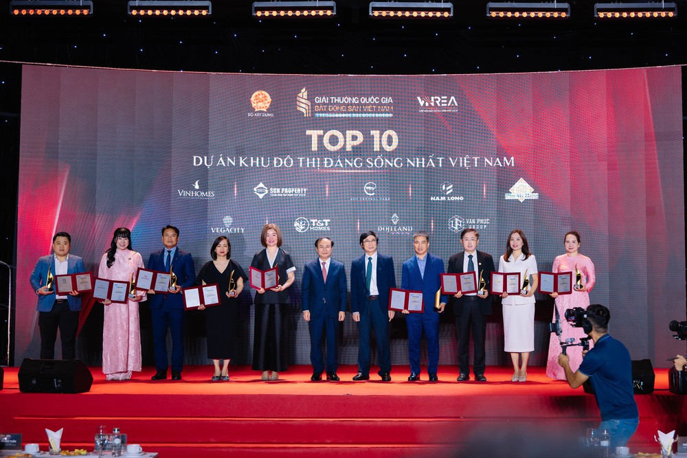 Nhìn lại những hình ảnh ấn tượng tại Lễ trao Giải thưởng Quốc gia Bất động sản Việt Nam lần thứ II- Ảnh 49.