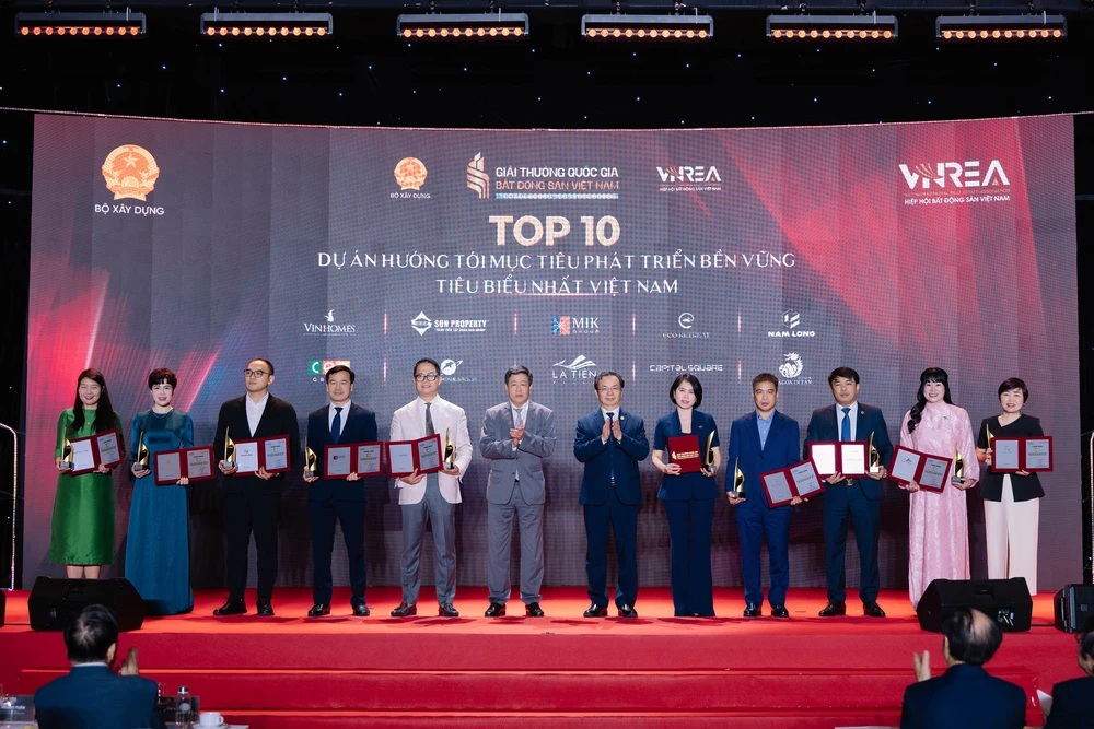 Nhìn lại những hình ảnh ấn tượng tại Lễ trao Giải thưởng Quốc gia Bất động sản Việt Nam lần thứ II- Ảnh 50.