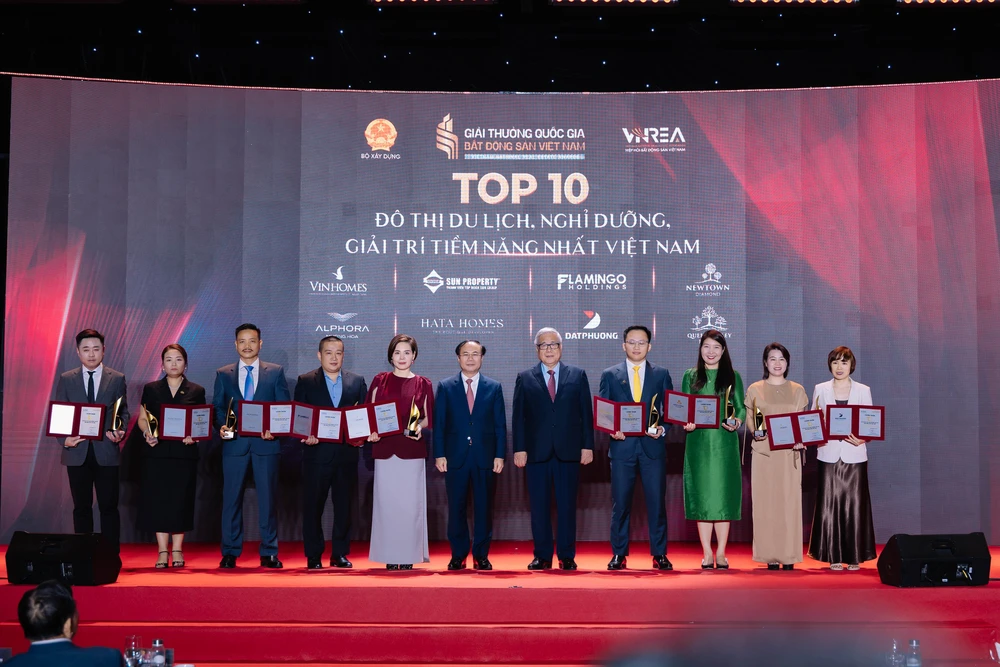 Nhìn lại những hình ảnh ấn tượng tại Lễ trao Giải thưởng Quốc gia Bất động sản Việt Nam lần thứ II- Ảnh 44.