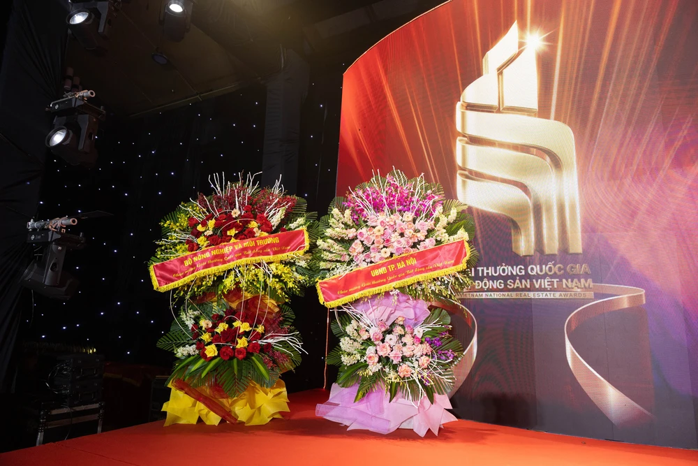 Nhìn lại những hình ảnh ấn tượng tại Lễ trao Giải thưởng Quốc gia Bất động sản Việt Nam lần thứ II- Ảnh 2.