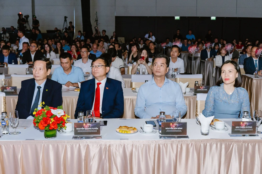 Nhìn lại những hình ảnh ấn tượng tại Lễ trao Giải thưởng Quốc gia Bất động sản Việt Nam lần thứ II- Ảnh 12.