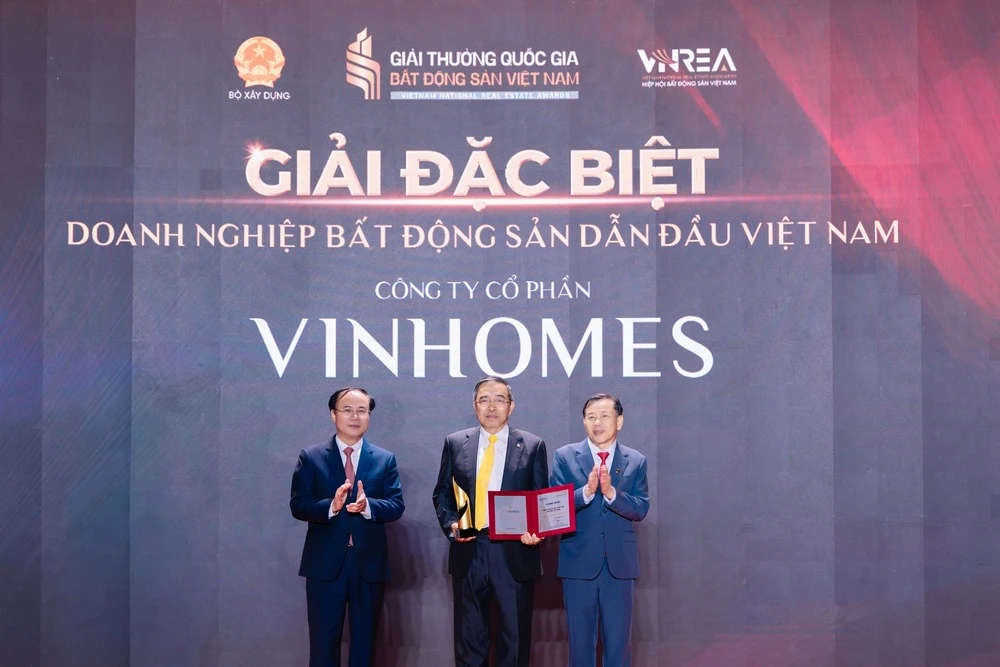 Nhìn lại những hình ảnh ấn tượng tại Lễ trao Giải thưởng Quốc gia Bất động sản Việt Nam lần thứ II- Ảnh 39.