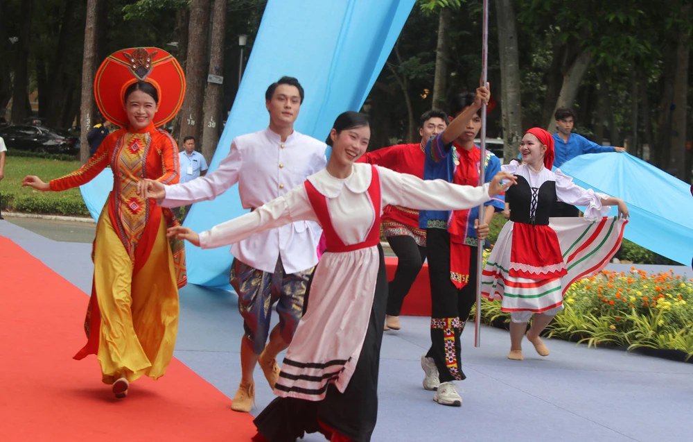 Bí thư TP. Hồ Chí Minh Trần Lưu Quang: Thành phố mang tên Bác sẽ là nơi khởi nguồn của những kỳ tích mới - Ảnh 7.