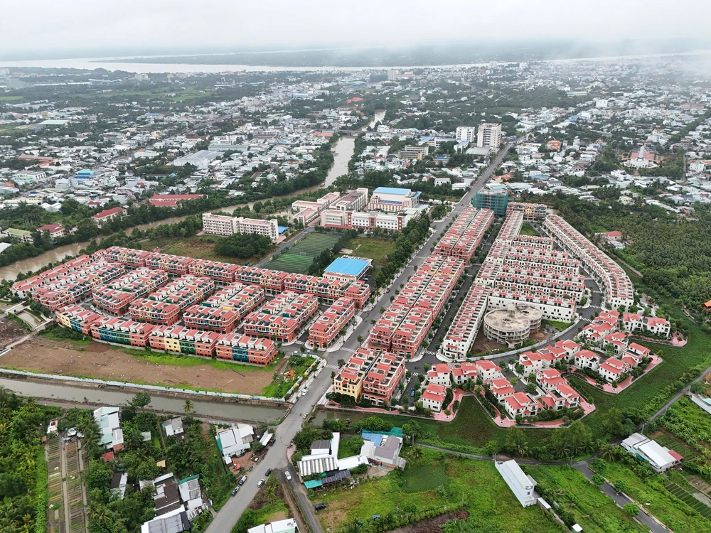 GS.TSKH. NGND. Vũ Minh Giang: Vĩnh Long có thể vươn lên thành cực tăng trưởng nếu biết chuyển hóa các giá trị truyền thống thành nguồn lực phát triển - Ảnh 3.