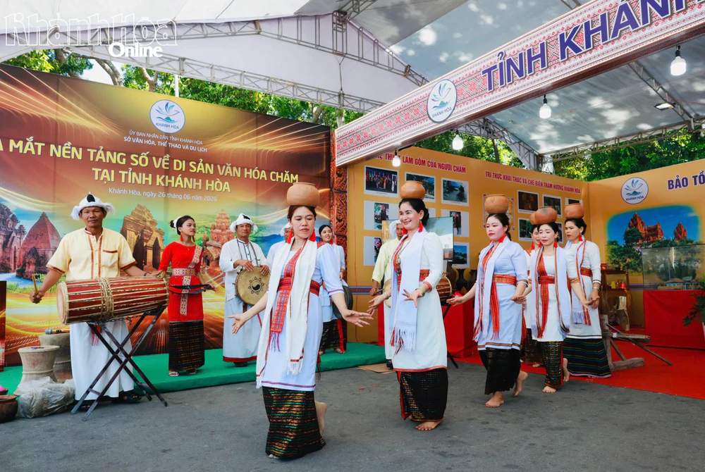 PGS. TS. Phạm Trung Lương: “Sức sống” của những dự án bất động sản đa trải nghiệm đang tạo nên sức bật mới cho du lịch Nha Trang - Ảnh 9.