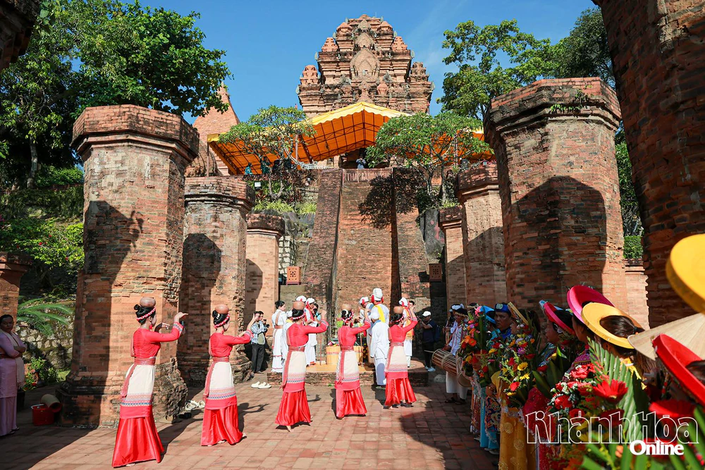 PGS. TS. Phạm Trung Lương: “Sức sống” của những dự án bất động sản đa trải nghiệm đang tạo nên sức bật mới cho du lịch Nha Trang - Ảnh 30.