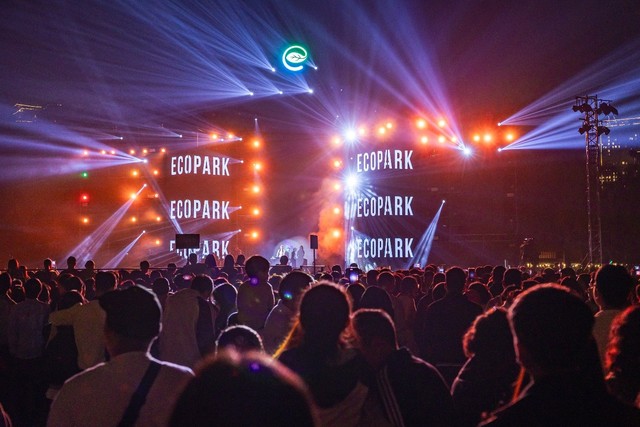 Hơn 40 nghìn cư dân và du khách “cháy” hết mình trong đại nhạc hội Ecopark Countdown 2024- Ảnh 1.