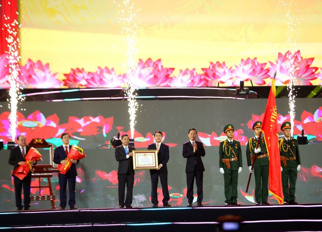 Hậu Giang kỷ niệm 20 năm thành lập tỉnh và đón nhận Huân chương Lao động hạng Nhất- Ảnh 3.