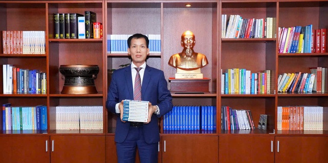 VNREA Delegation attends NAR NXT 2024 and donates the Book "Vietnam Real Estate For Foreigners" to the NAR Library- Ảnh 1.