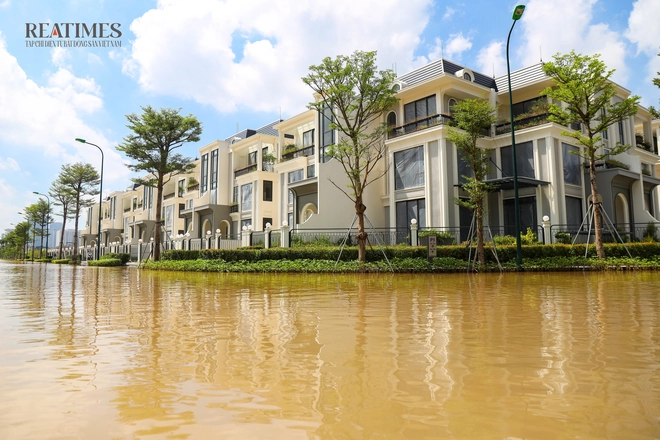 Hà Nội hỗn loạn trong ngập úng: Lỗ hổng hạ tầng hay bài kiểm tra sức chống chịu đô thị?- Ảnh 7.