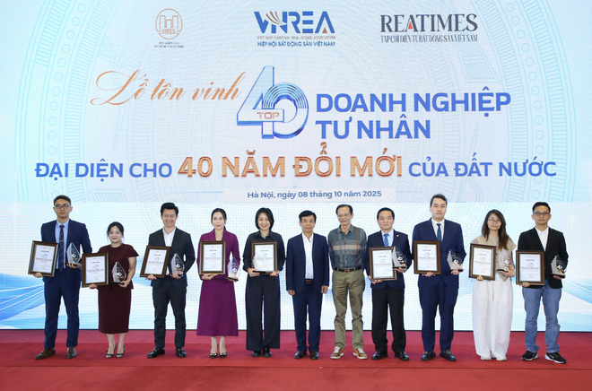 Tôn vinh 40 doanh nghiệp tư nhân tiêu biểu đại diện cho 40 năm Đổi mới của đất nước: Biểu tượng cho tinh thần "Doanh nghiệp dân tộc - khát vọng Việt Nam thịnh vượng"- Ảnh 2. Tôn vinh 40 doanh nghiệp tư nhân tiêu biểu đại diện cho 40 năm Đổi mới của đất nước: Biểu tượng cho tinh thần "Doanh nghiệp dân tộc - khát vọng Việt Nam thịnh vượng"- Ảnh 2.