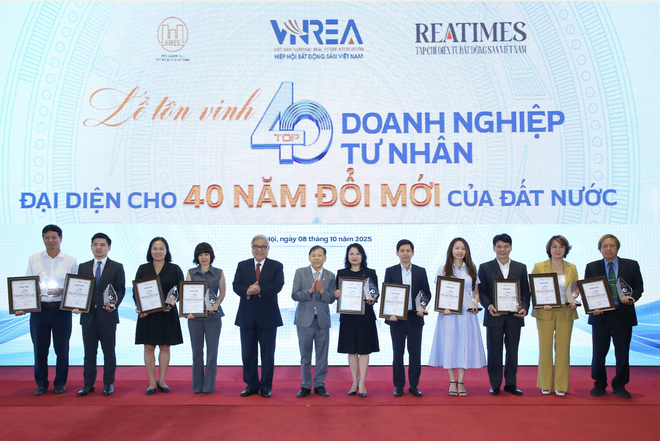 Tôn vinh 40 doanh nghiệp tư nhân tiêu biểu đại diện cho 40 năm Đổi mới của đất nước: Biểu tượng cho tinh thần "Doanh nghiệp dân tộc - khát vọng Việt Nam thịnh vượng"- Ảnh 1. Tôn vinh 40 doanh nghiệp tư nhân tiêu biểu đại diện cho 40 năm Đổi mới của đất nước: Biểu tượng cho tinh thần "Doanh nghiệp dân tộc - khát vọng Việt Nam thịnh vượng"- Ảnh 1.