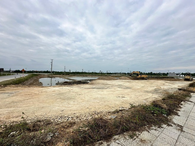 Một năm sau "sốt nóng", đất đấu giá ngoại thành Thủ đô giờ ra sao?- Ảnh 3. Một năm sau "sốt nóng", đất đấu giá ngoại thành Thủ đô giờ ra sao?- Ảnh 3.