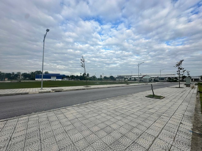 Một năm sau "sốt nóng", đất đấu giá ngoại thành Thủ đô giờ ra sao?- Ảnh 2. Một năm sau "sốt nóng", đất đấu giá ngoại thành Thủ đô giờ ra sao?- Ảnh 2.