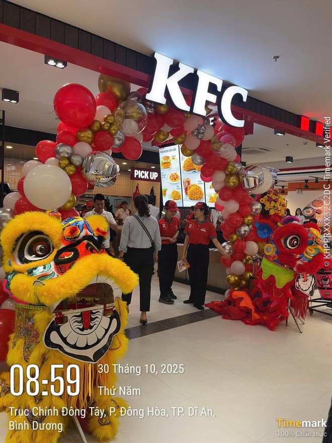 TP.HCM: Khai trương trung tâm thương mại Bcons City Mall rộng hơn 10.000 m2- Ảnh 5. TP.HCM: Khai trương trung tâm thương mại Bcons City Mall rộng hơn 10.000 m2- Ảnh 5.