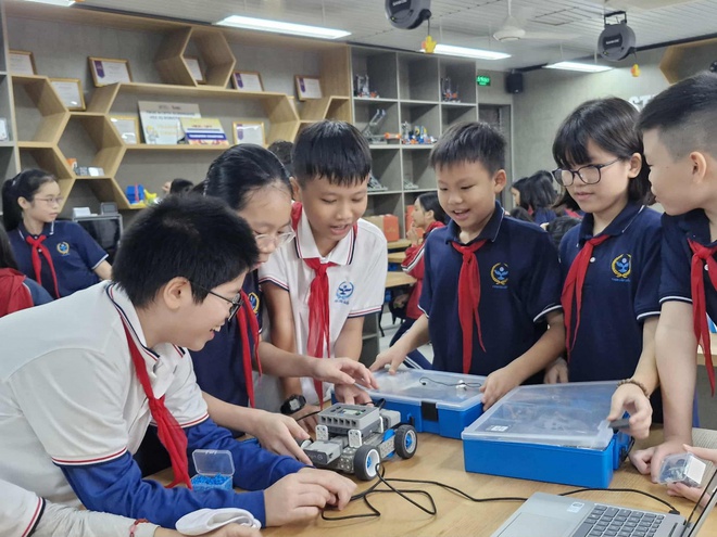 STEM Innovation Petrovietnam: Thắp sáng "nguồn năng lượng tri thức" cho tương lai đất nước- Ảnh 4. STEM Innovation Petrovietnam: Thắp sáng "nguồn năng lượng tri thức" cho tương lai đất nước- Ảnh 4.