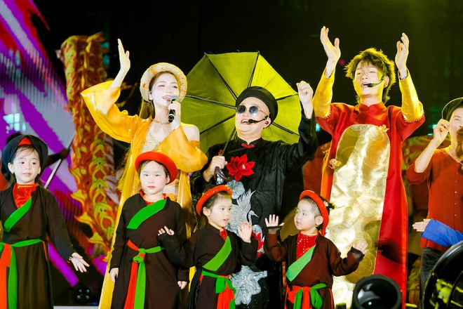 "Chảo lửa" V-Concert: Biển người 2,5 vạn khán giả khuấy đảo Trung tâm triển lãm Top 10 thế giới- Ảnh 3.