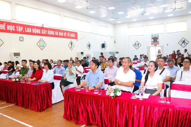 Công an phường Yên Sở tham mưu tổ chức Hội nghị Triển khai phong trào "Bình dân học vụ số"- Ảnh 1. Công an phường Yên Sở tham mưu tổ chức Hội nghị Triển khai phong trào "Bình dân học vụ số"- Ảnh 1.
