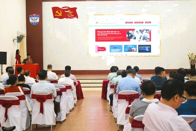 Công an phường Yên Sở tham mưu tổ chức Hội nghị Triển khai phong trào "Bình dân học vụ số"- Ảnh 2. Công an phường Yên Sở tham mưu tổ chức Hội nghị Triển khai phong trào "Bình dân học vụ số"- Ảnh 2.
