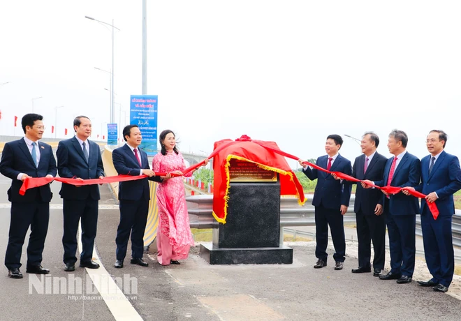 Ninh Bình: Khánh thành và gắn biển nhiều dự án công trình giao thông trọng điểm- Ảnh 2.