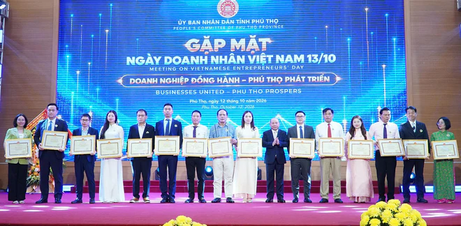 Phú Thọ gặp mặt Ngày Doanh nhân Việt Nam 13/10: “Doanh nghiệp đồng hành - Phú Thọ phát triển” - Ảnh 7.