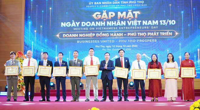 Phú Thọ gặp mặt Ngày Doanh nhân Việt Nam 13/10: “Doanh nghiệp đồng hành - Phú Thọ phát triển” - Ảnh 5.