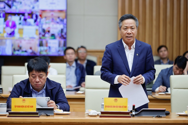 Thủ tướng: Tối ưu hóa hiệu quả các dự án và làm chủ công nghệ đường sắt- Ảnh 11. Thủ tướng: Tối ưu hóa hiệu quả các dự án và làm chủ công nghệ đường sắt- Ảnh 11.