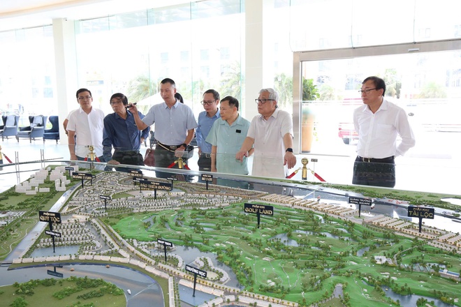 Hội đồng Giám khảo Chung khảo Giải thưởng Quốc gia Bất động sản Việt Nam lần thứ II khảo sát dự án Vinhomes Royal Island- Ảnh 7.