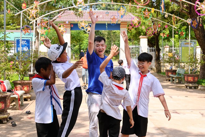 Gần 40.000 trẻ em cả nước vui đón Trung thu cùng Vinamilk - Ảnh 1.