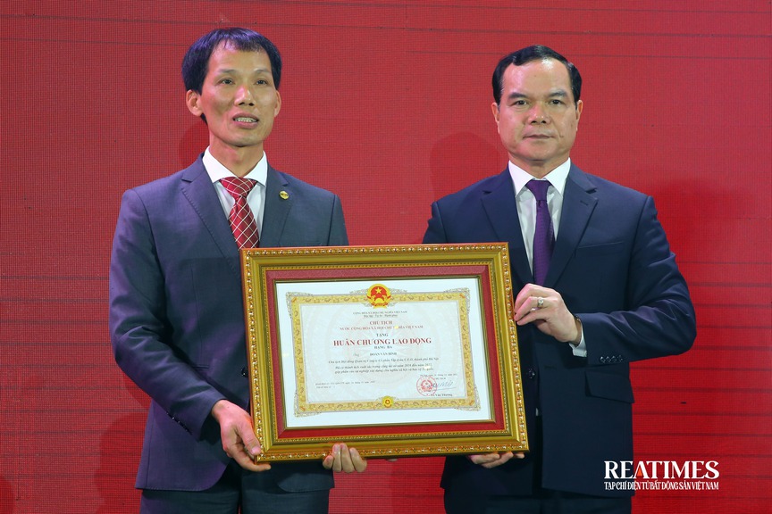 Chủ tịch CEO Group Đoàn Văn Bình đón nhận Huân chương Lao động hạng Ba- Ảnh 2.