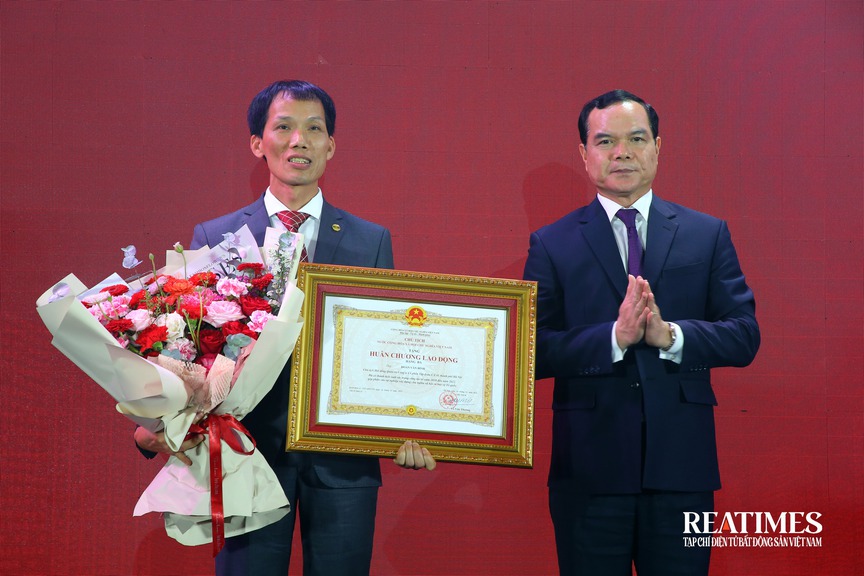 Chủ tịch CEO Group Đoàn Văn Bình đón nhận Huân chương Lao động hạng Ba- Ảnh 3.