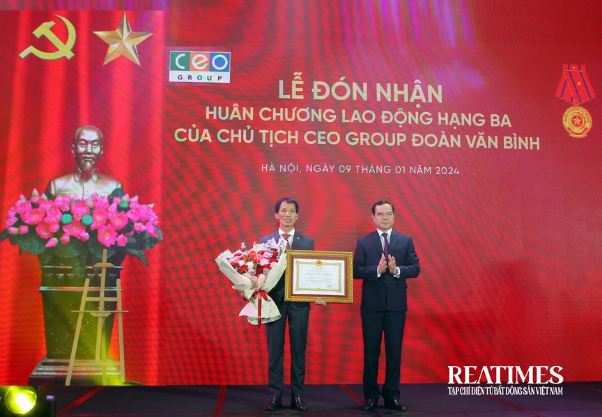 Chủ tịch CEO Group Đoàn Văn Bình đón nhận Huân chương Lao động hạng Ba- Ảnh 4.