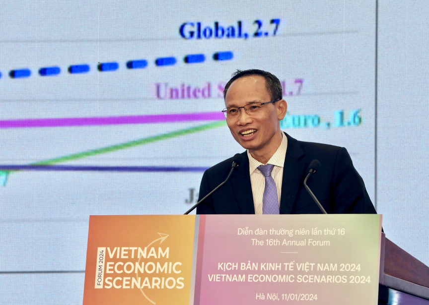 TS. Cấn Văn Lực: Năm 2024, Việt Nam cần "kích" vào đầu tư tư nhân và tiêu dùng để phục hồi kinh tế- Ảnh 1.