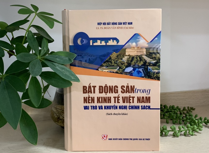 LS. TS. Đoàn Văn Bình ra mắt cuốn sách "Bất động sản trong nền kinh tế Việt Nam - Vai trò và khuyến nghị chính sách" theo đặt hàng của Nhà nước- Ảnh 1.