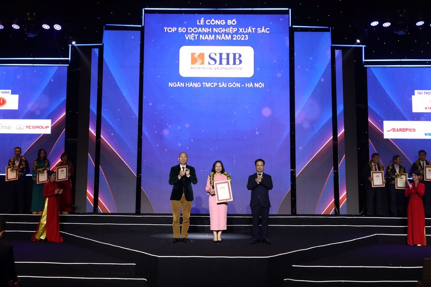 SHB 5 năm liên tiếp được vinh danh "Top 50 doanh nghiệp xuất sắc nhất Việt Nam"- Ảnh 1.