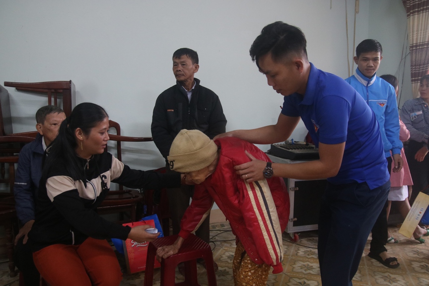 Reatimes phối hợp trao quỹ khuyến học và quà từ thiện tại Quảng Nam- Ảnh 8.